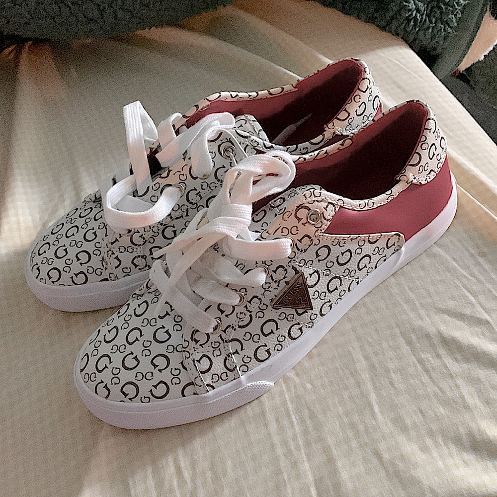 Size 7 1/2 Brand(Guess)